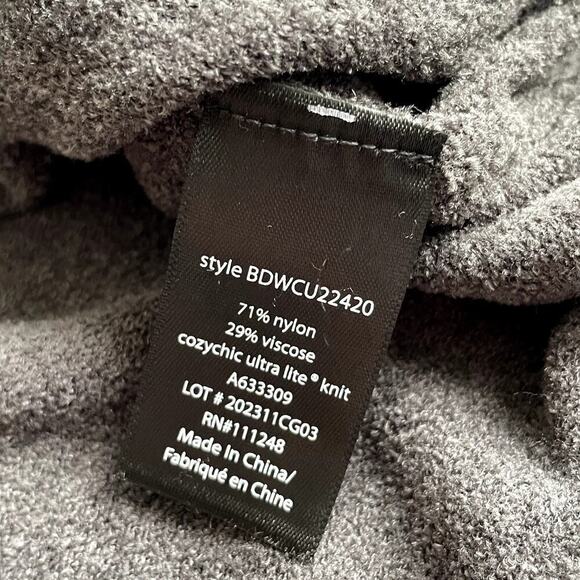 NWT Barefoot Dreams Cozychic Ultra Lite Pintuck V Neck Pullover in Carbon Medium - Picture 7 of 7